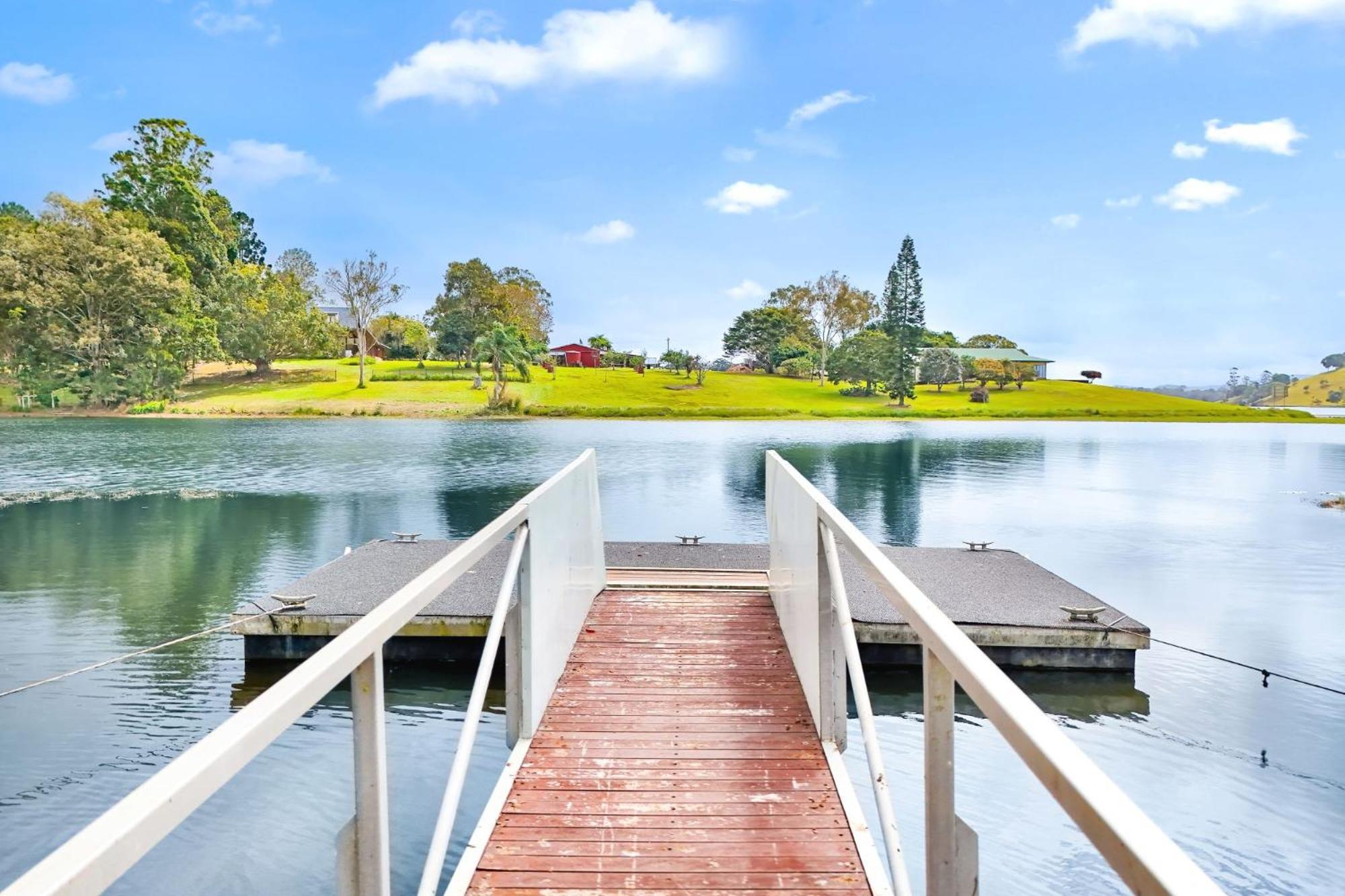 Вилла Lakeside Tinaroo Only 2.5Km From Yungaburra Town Экстерьер фото